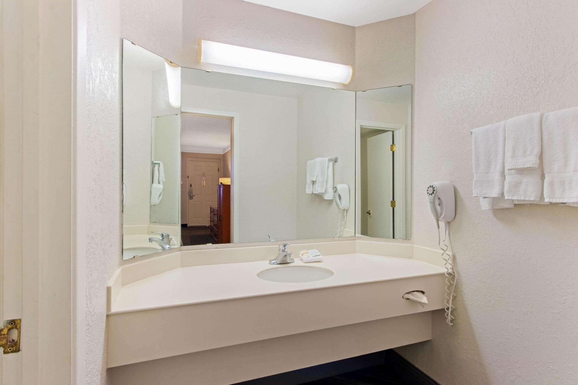 Hotel La Quinta By Wyndham 3*